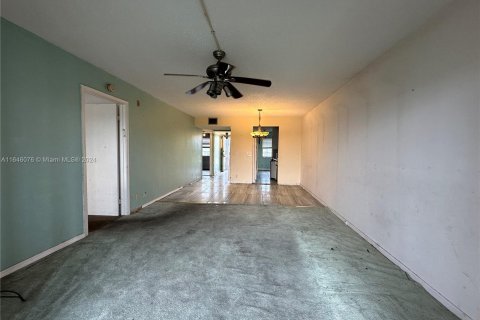 Condo in Pembroke Pines, Florida, 2 bedrooms  № 1328937 - photo 21