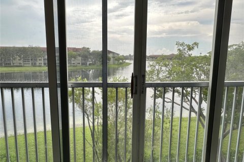 Copropriété à vendre à Pembroke Pines, Floride: 2 chambres, 102.75 m2 № 1328937 - photo 19