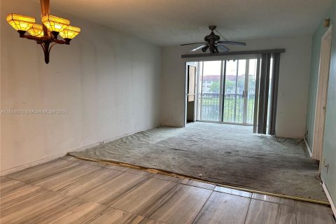 Copropriété à vendre à Pembroke Pines, Floride: 2 chambres, 102.75 m2 № 1328937 - photo 16