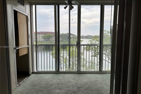 Copropriété à vendre à Pembroke Pines, Floride: 2 chambres, 102.75 m2 № 1328937 - photo 18