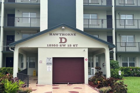 Copropriété à vendre à Pembroke Pines, Floride: 2 chambres, 102.75 m2 № 1328937 - photo 1