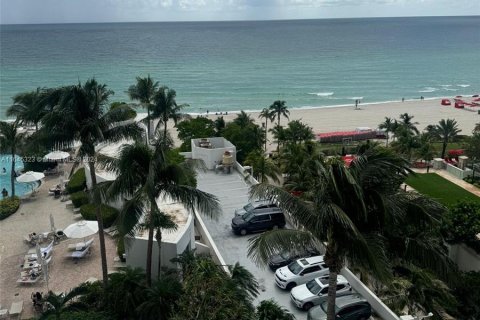 Studio in the Condo in Sunny Isles Beach, Florida  № 1328991 - photo 25