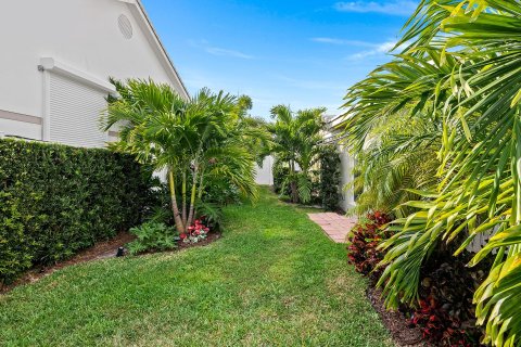 Купить земельный участок в Лайтхаус-Пойнт, Флорида № 1099892 - фото 23
