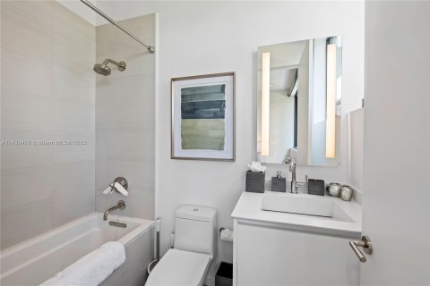 Casa en venta en Miami Beach, Florida, 5 dormitorios, 335.75 m2 № 650015 - foto 25