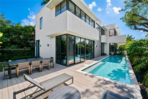 House in Miami Beach, Florida 5 bedrooms, 335.75 sq.m. № 650015 - photo 4