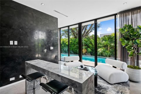 House in Miami Beach, Florida 5 bedrooms, 335.75 sq.m. № 650015 - photo 30