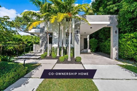 Casa en venta en Miami Beach, Florida, 5 dormitorios, 335.75 m2 № 650015 - foto 1