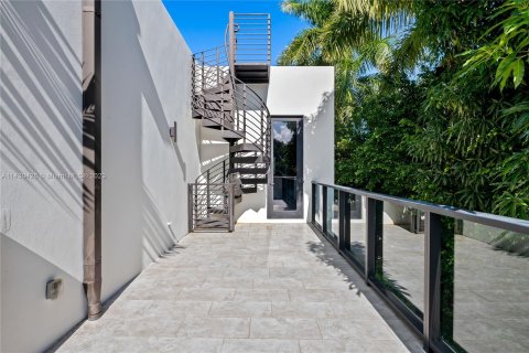 Casa en venta en Miami Beach, Florida, 5 dormitorios, 335.75 m2 № 650015 - foto 29