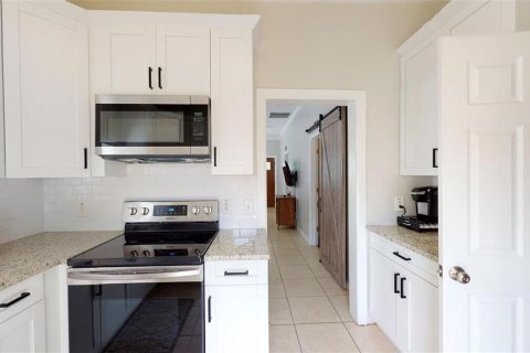 Casa en venta en Tampa, Florida, 2 dormitorios, 65.5 m2 № 1107477 - foto 12