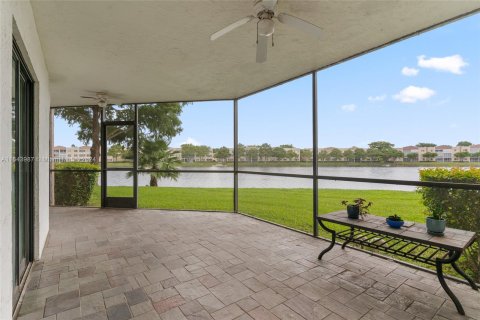 Condo in Tamarac, Florida, 2 bedrooms  № 1325790 - photo 23