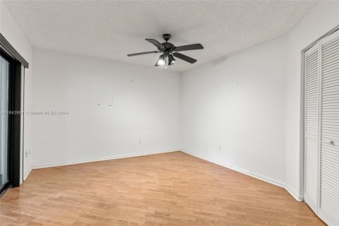 Condo in Tamarac, Florida, 2 bedrooms  № 1325790 - photo 5