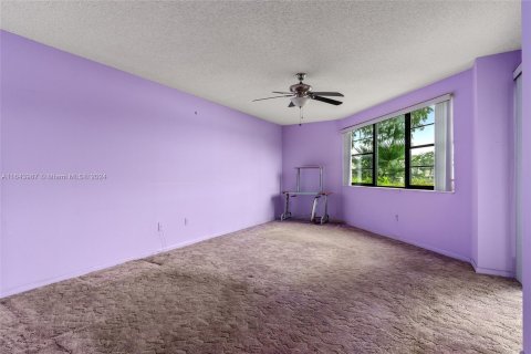 Condo in Tamarac, Florida, 2 bedrooms  № 1325790 - photo 18