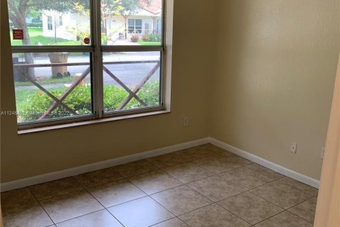 Commercial property in Davie, Florida № 33387 - photo 15