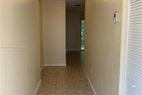 Commercial property in Davie, Florida № 33387 - photo 12