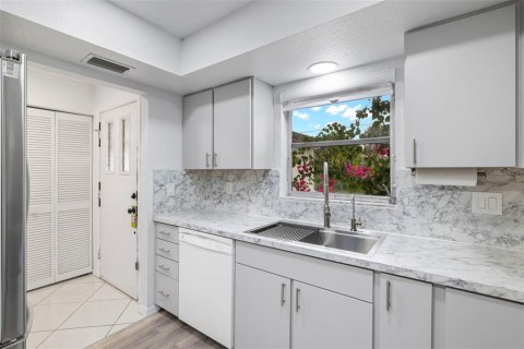 Duplex à vendre à Punta Gorda, Floride: 2 chambres, 102.66 m2 № 1219378 - photo 8