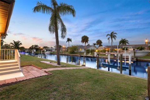 Dúplex en venta en Punta Gorda, Florida, 2 dormitorios, 102.66 m2 № 1219378 - foto 17