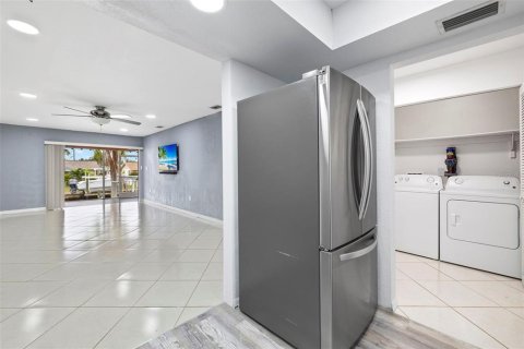 Duplex à vendre à Punta Gorda, Floride: 2 chambres, 102.66 m2 № 1219378 - photo 9