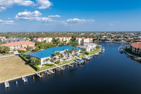 Copropriété à vendre à Punta Gorda, Floride: 2 chambres, 155.15 m2 № 1342962 - photo 1