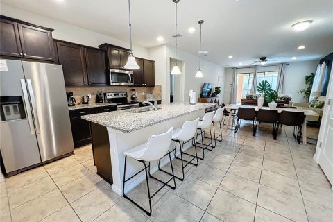 Casa en venta en Kissimmee, Florida, 6 dormitorios, 291.9 m2 № 1307559 - foto 4