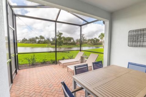 House in DEL WEBB NAPLES in Immokalee, Florida 2 bedrooms, 143 sq.m. № 56935 - photo 9