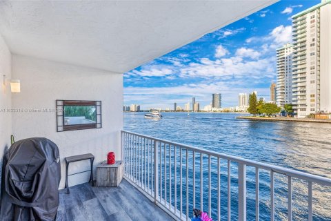 Condominio en venta en North Miami Beach, Florida, 1 dormitorio, 77.76 m2 № 1270566 - foto 5