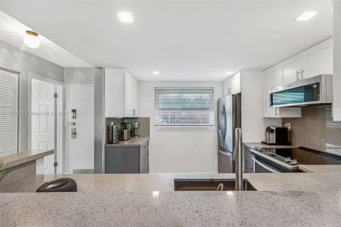 Condominio en venta en North Miami Beach, Florida, 1 dormitorio, 77.76 m2 № 1270566 - foto 12