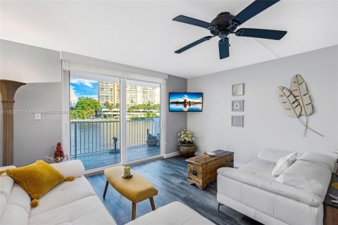 Condominio en venta en North Miami Beach, Florida, 1 dormitorio, 77.76 m2 № 1270566 - foto 20