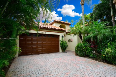 House in Boca Raton, Florida 2 bedrooms, 179.86 sq.m. № 1270522 - photo 2