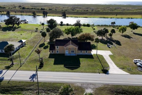 Villa ou maison à vendre à Okeechobee, Floride: 4 chambres, 408.77 m2 № 925792 - photo 6