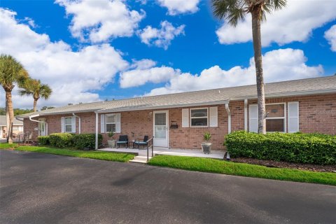 Copropriété à vendre à DeLand, Floride: 2 chambres, 83.52 m2 № 1307734 - photo 1