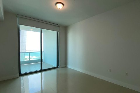 Apartment in 900 BISCAYNE BAY in Miami, Florida 1 bedroom, 96 sq.m. № 39756 - photo 2