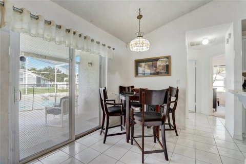 Villa ou maison à vendre à Kissimmee, Floride: 4 chambres, 189.24 m2 № 1350317 - photo 12