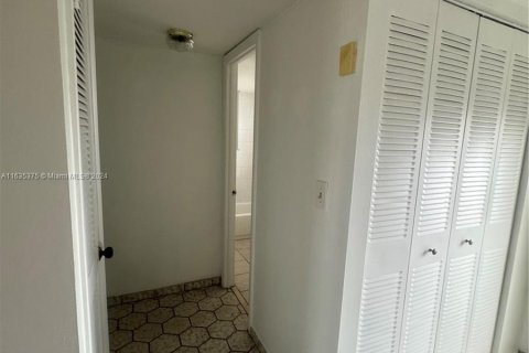 Copropriété à vendre à Sunrise, Floride: 1 chambre, 59.46 m2 № 1305038 - photo 12