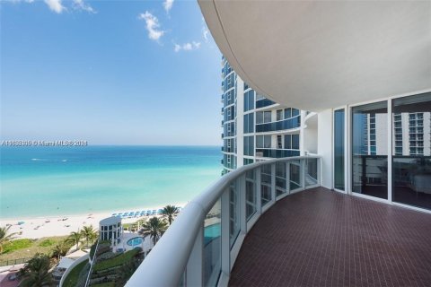 Condo in Sunny Isles Beach, Florida, 2 bedrooms  № 1305037 - photo 3