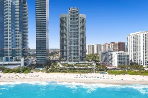 Condo in Sunny Isles Beach, Florida, 2 bedrooms  № 1305037 - photo 23