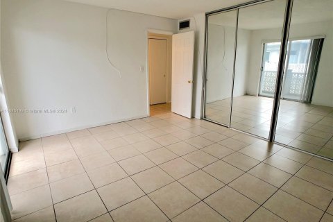 Condo in Miami Beach, Florida, 1 bedroom  № 1305042 - photo 9