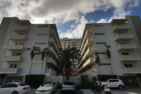 Copropriété à vendre à Miami Beach, Floride: 1 chambre, 61.97 m2 № 1305042 - photo 1