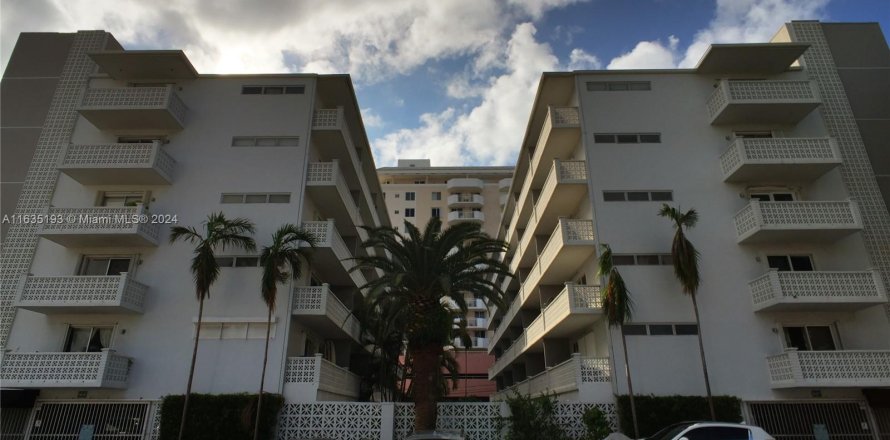 Condominio en Miami Beach, Florida, 1 dormitorio  № 1305042