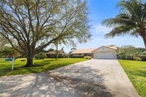 House in Stuart, Florida 3 bedrooms, 169.45 sq.m. № 1116762 - photo 1