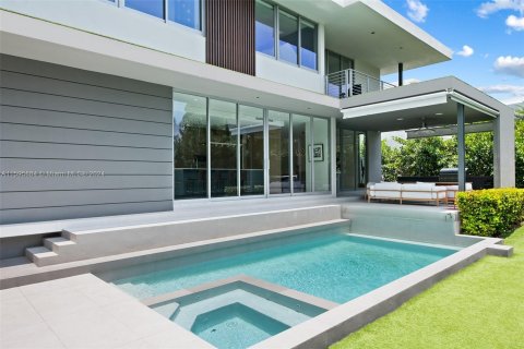 House in Key Biscayne, Florida 5 bedrooms, 358.05 sq.m. № 1189064 - photo 27