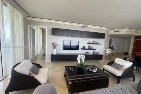 Condominio en alquiler en Hallandale Beach, Florida, 2 dormitorios, 135.45 m2 № 1150705 - foto 12
