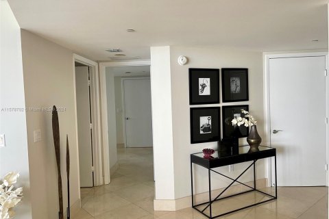 Copropriété à louer à Hallandale Beach, Floride: 2 chambres, 135.45 m2 № 1150705 - photo 9