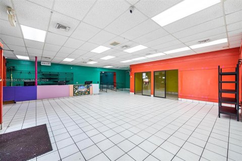 Propiedad comercial en venta en Miami, Florida № 1370773 - foto 20