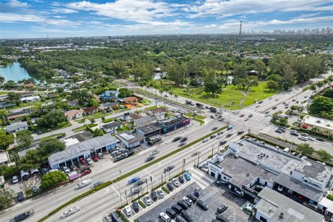 Propiedad comercial en venta en Miami, Florida № 1370773 - foto 3