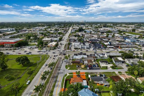 Propiedad comercial en venta en Miami, Florida № 1370773 - foto 8