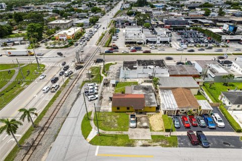 Propiedad comercial en venta en Miami, Florida № 1370773 - foto 15