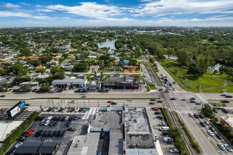 Propiedad comercial en venta en Miami, Florida № 1370773 - foto 4