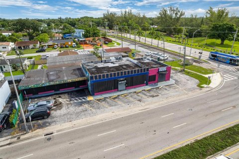 Propiedad comercial en venta en Miami, Florida № 1370773 - foto 11