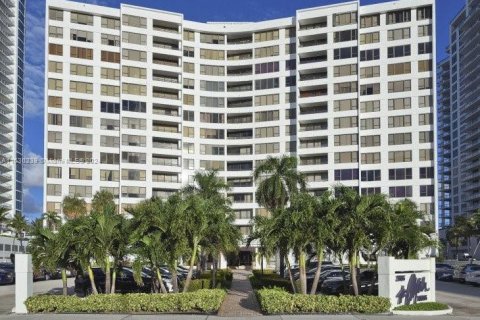 Condo in Hollywood, Florida, 2 bedrooms  № 1291172 - photo 13