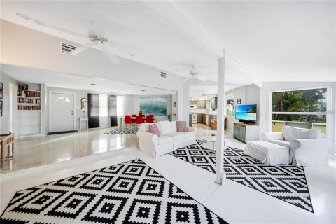 Villa ou maison à louer à Englewood, Floride: 2 chambres, 142.88 m2 № 1343211 - photo 3